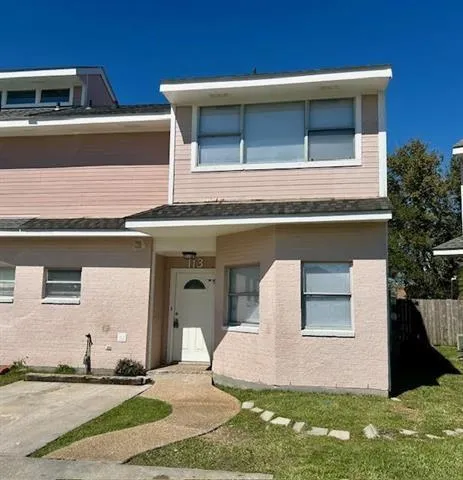 $2,000 | 113 Lake Lynn Drive, Harvey, LA 70058