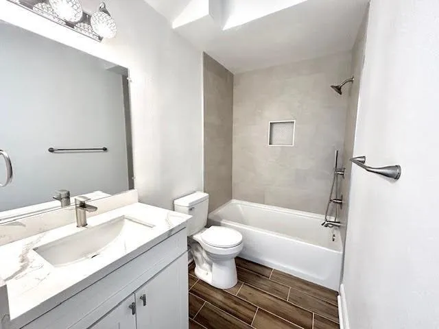 $2,000 | 113 Lake Lynn Drive, Harvey, LA 70058