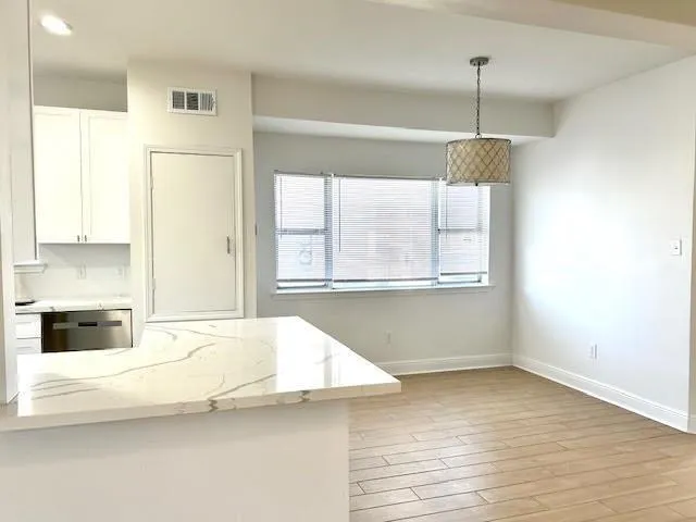 $2,000 | 113 Lake Lynn Drive, Harvey, LA 70058