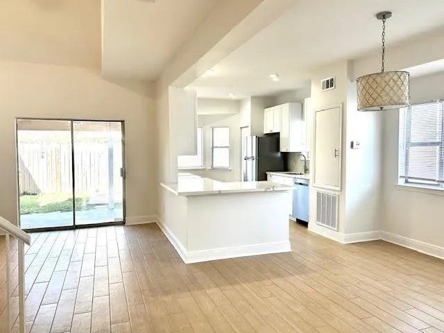 $2,000 | 113 Lake Lynn Drive, Harvey, LA 70058