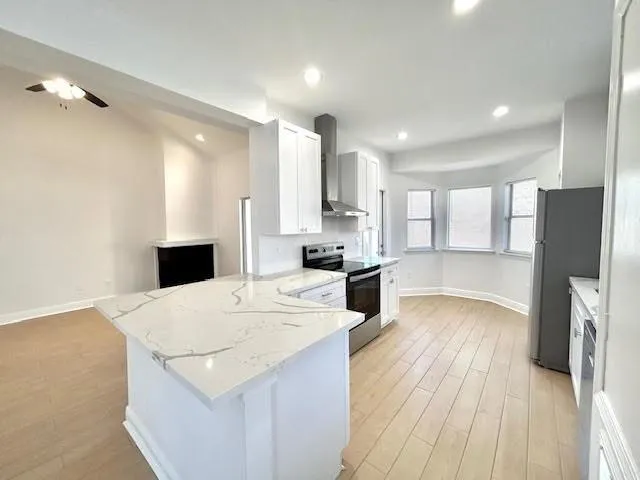 $2,000 | 113 Lake Lynn Drive, Harvey, LA 70058