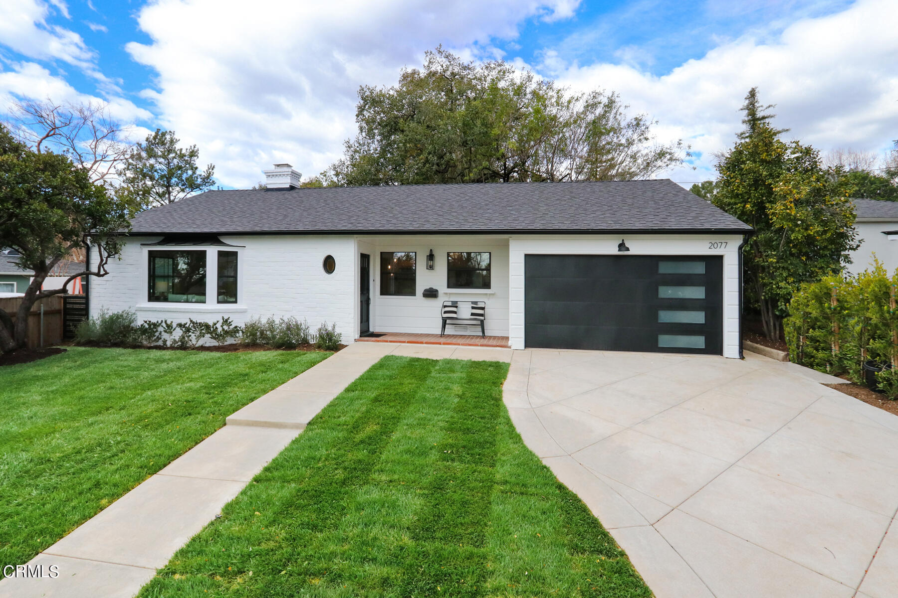 2077 North Grand Oaks Ave