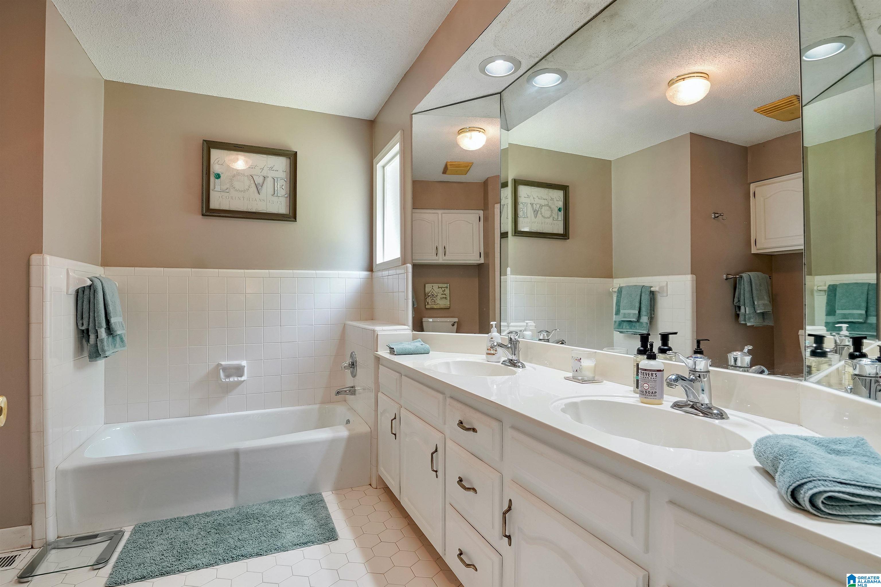 1044 Independence Court Alabaster, AL 35007 - Photo 12 of 23