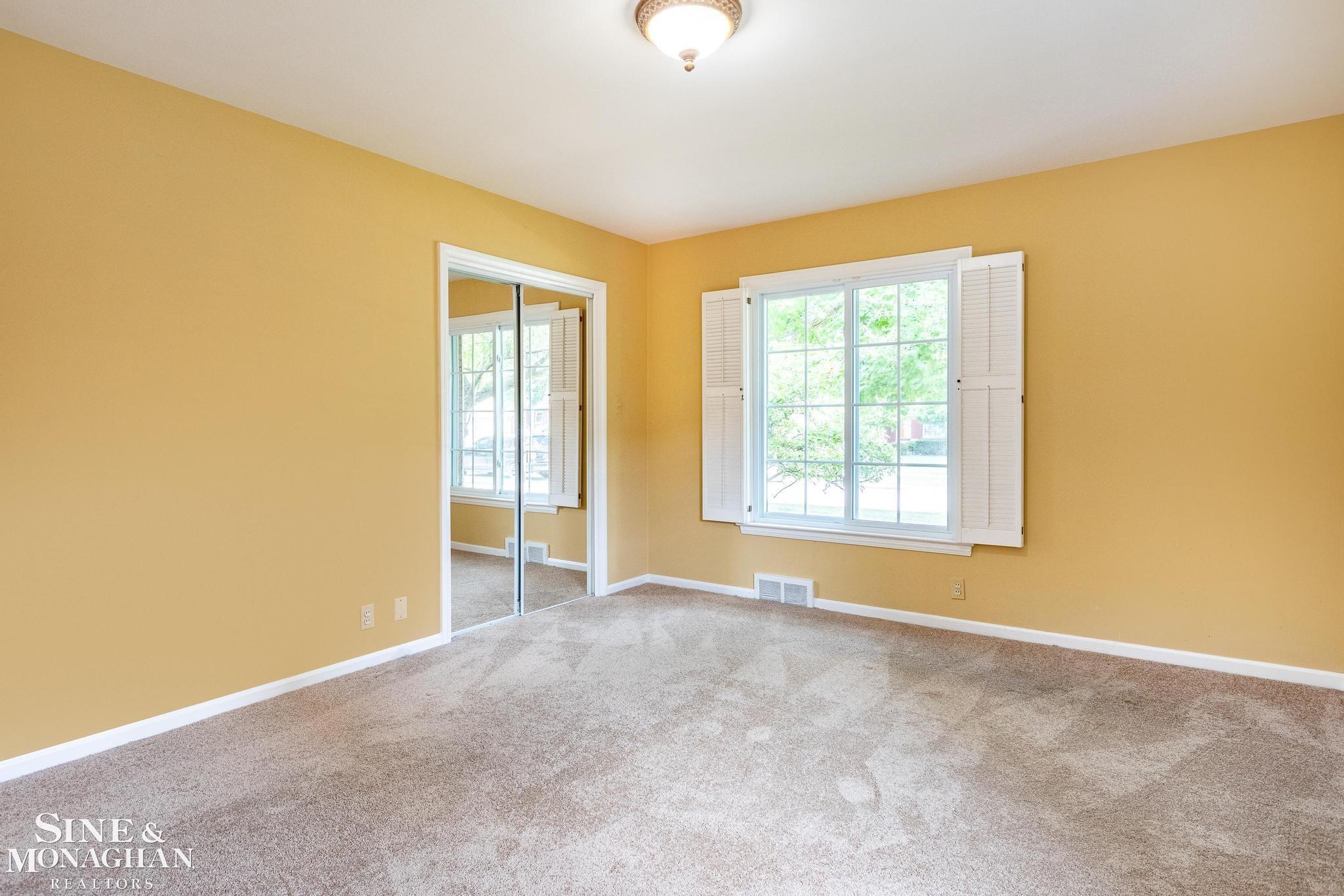 945 North Renaud Road Grosse Pointe, MI 48236 - Photo 16 of 28 50090194-15.JPG