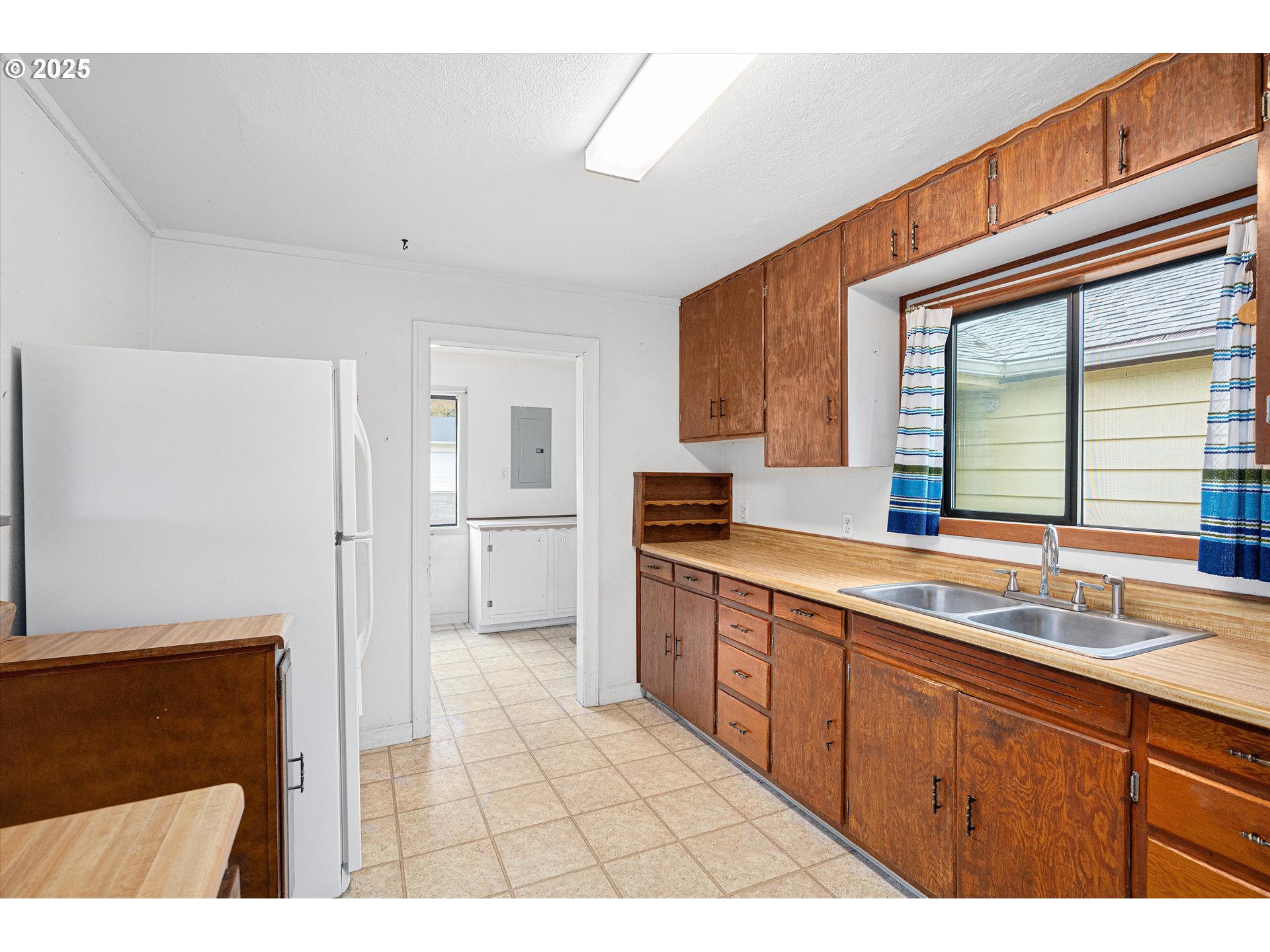 788 Southwest Cherry Street Dallas, OR 97338 - Photo 12 of 27