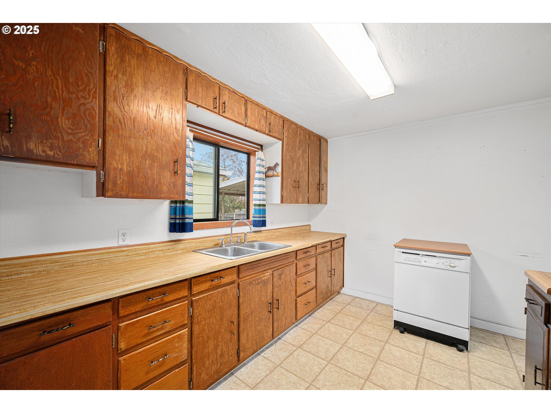 788 Southwest Cherry Street Dallas, OR 97338 - Photo 14 of 27