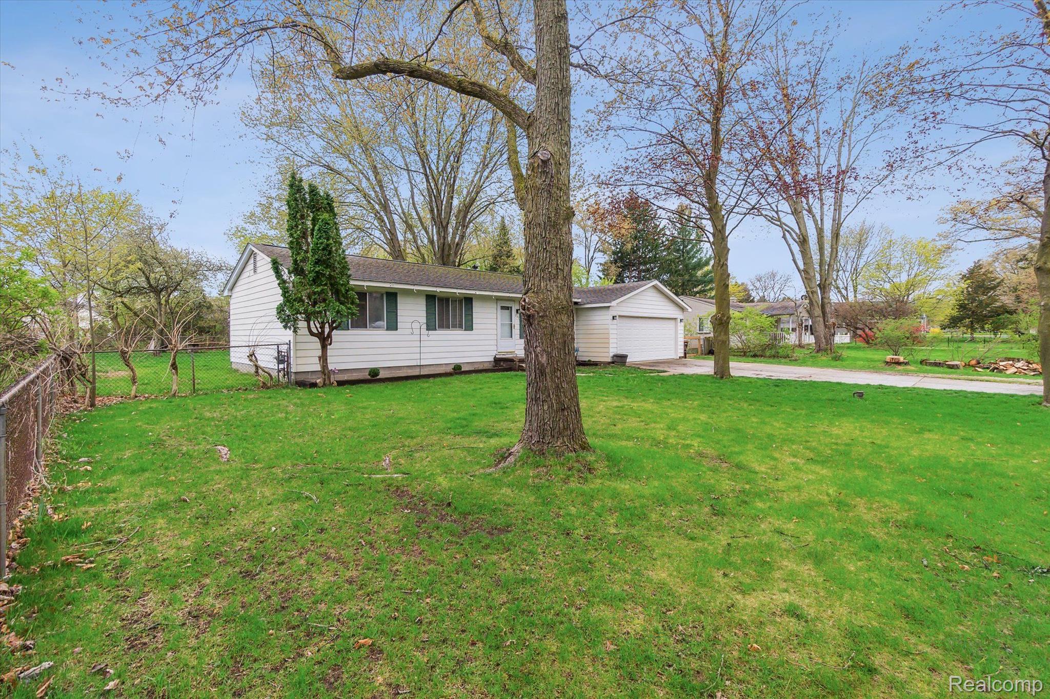 729 Henderson Road Howell, MI 48855 - Photo 2 of 32 Gallery Image 2