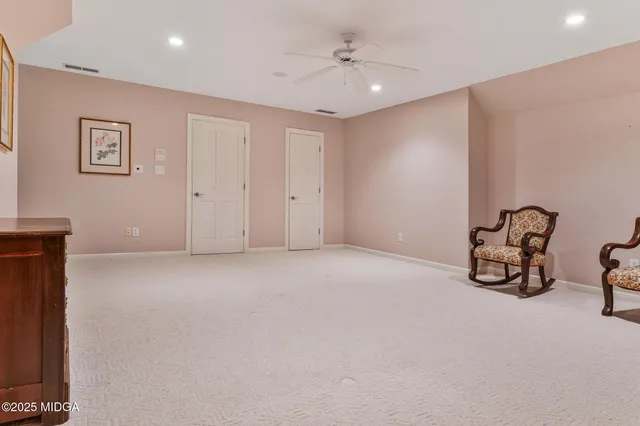 a view of back yard of the house