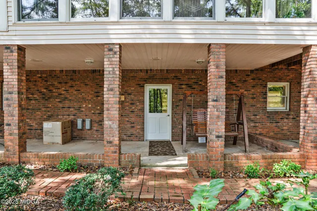 a view of a house with backyard and trees