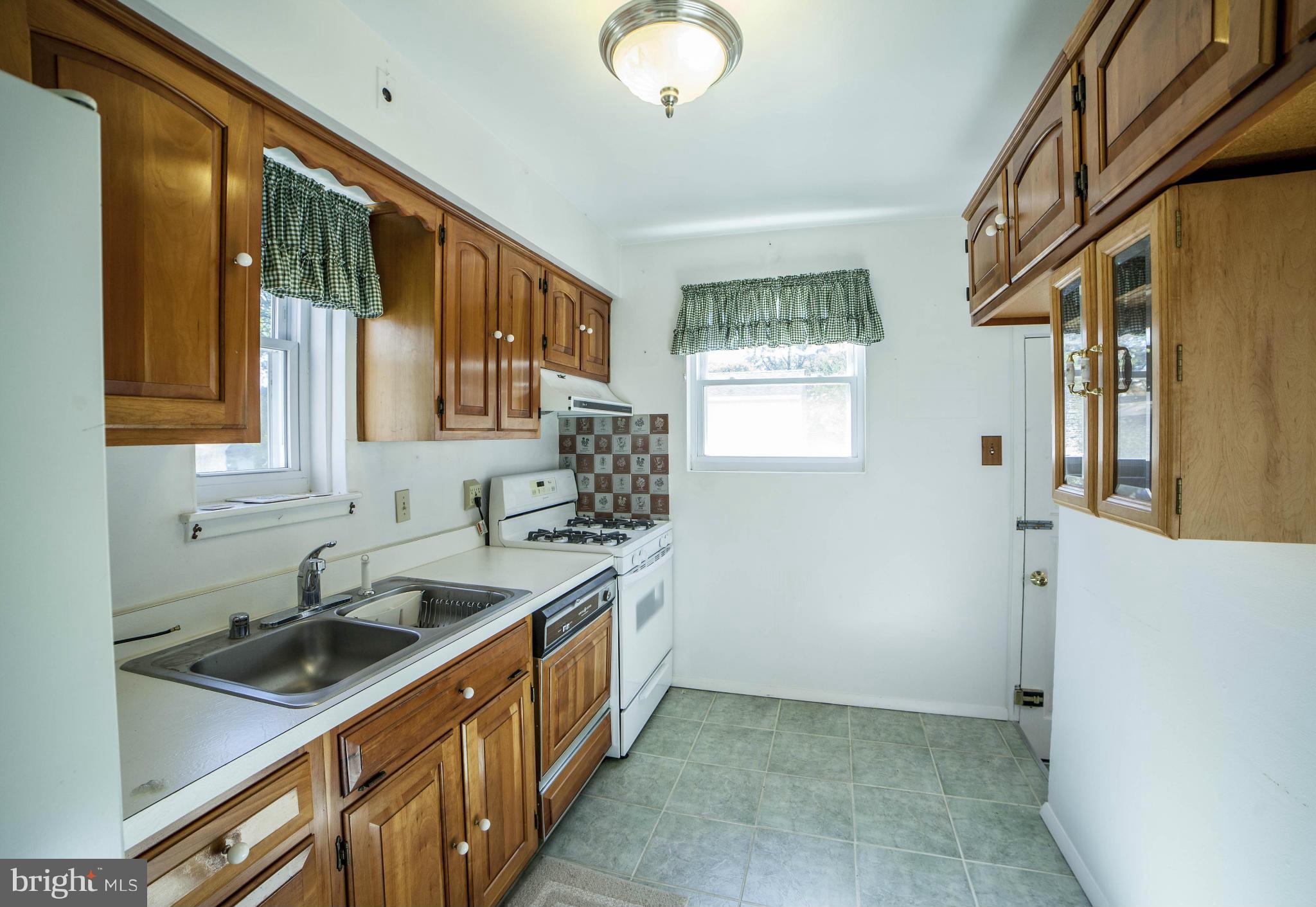 705 Robert Road Rockville, MD 20850 - Photo 4 of 30 Kitchen