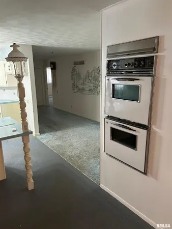 $160,000 | 306 East Poplar Street, Taylorville, IL 62568