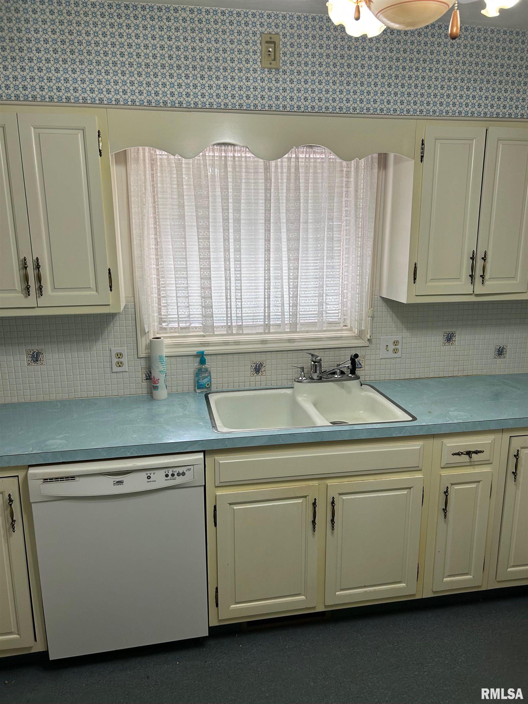 306 East Poplar Street Taylorville, IL 62568 - Photo 17 of 63