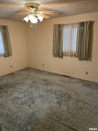 $160,000 | 306 East Poplar Street, Taylorville, IL 62568