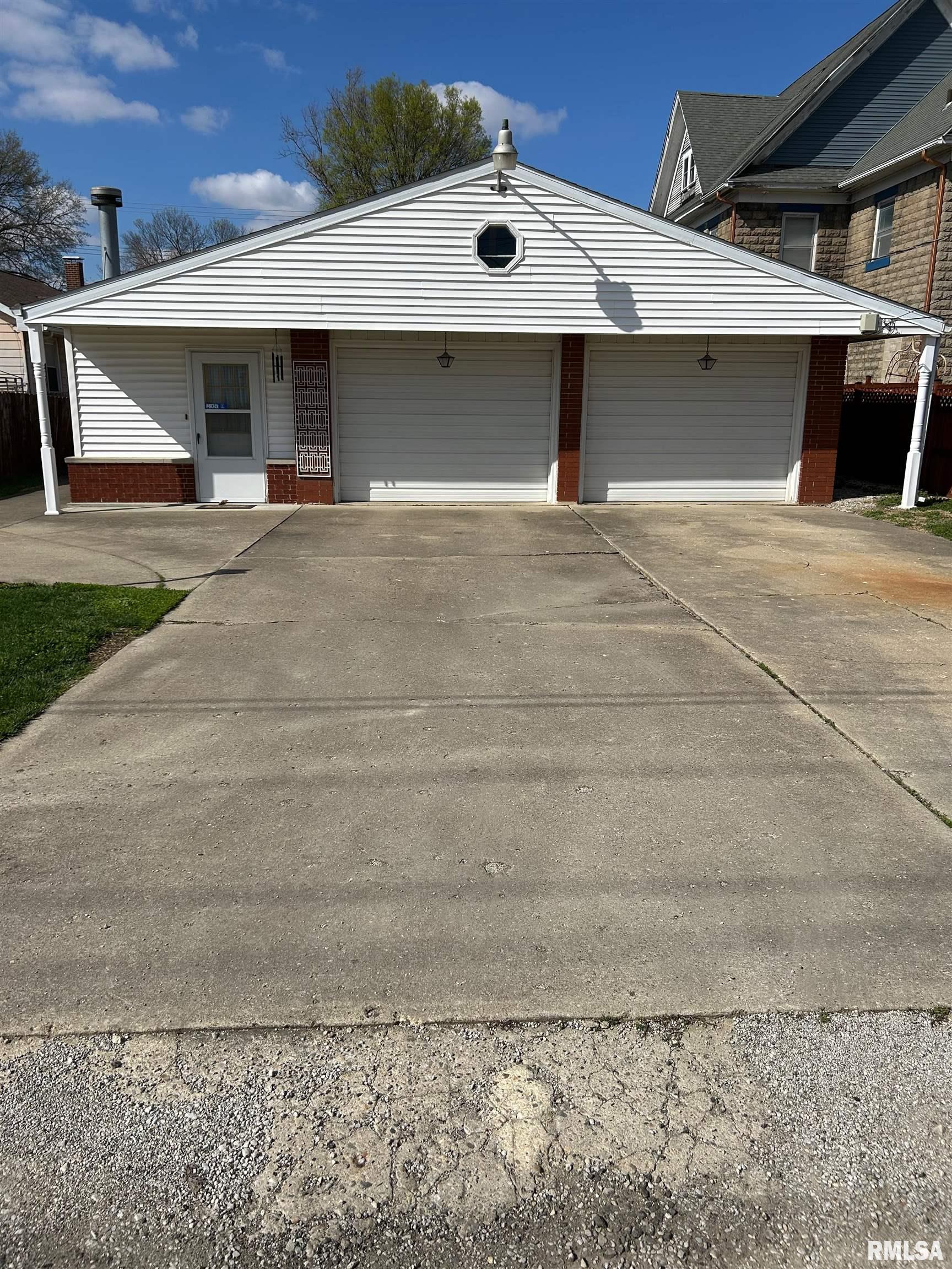 306 East Poplar Street Taylorville, IL 62568 - Photo 3 of 63