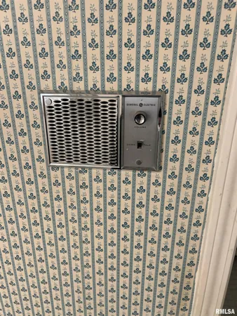 $160,000 | 306 East Poplar Street, Taylorville, IL 62568