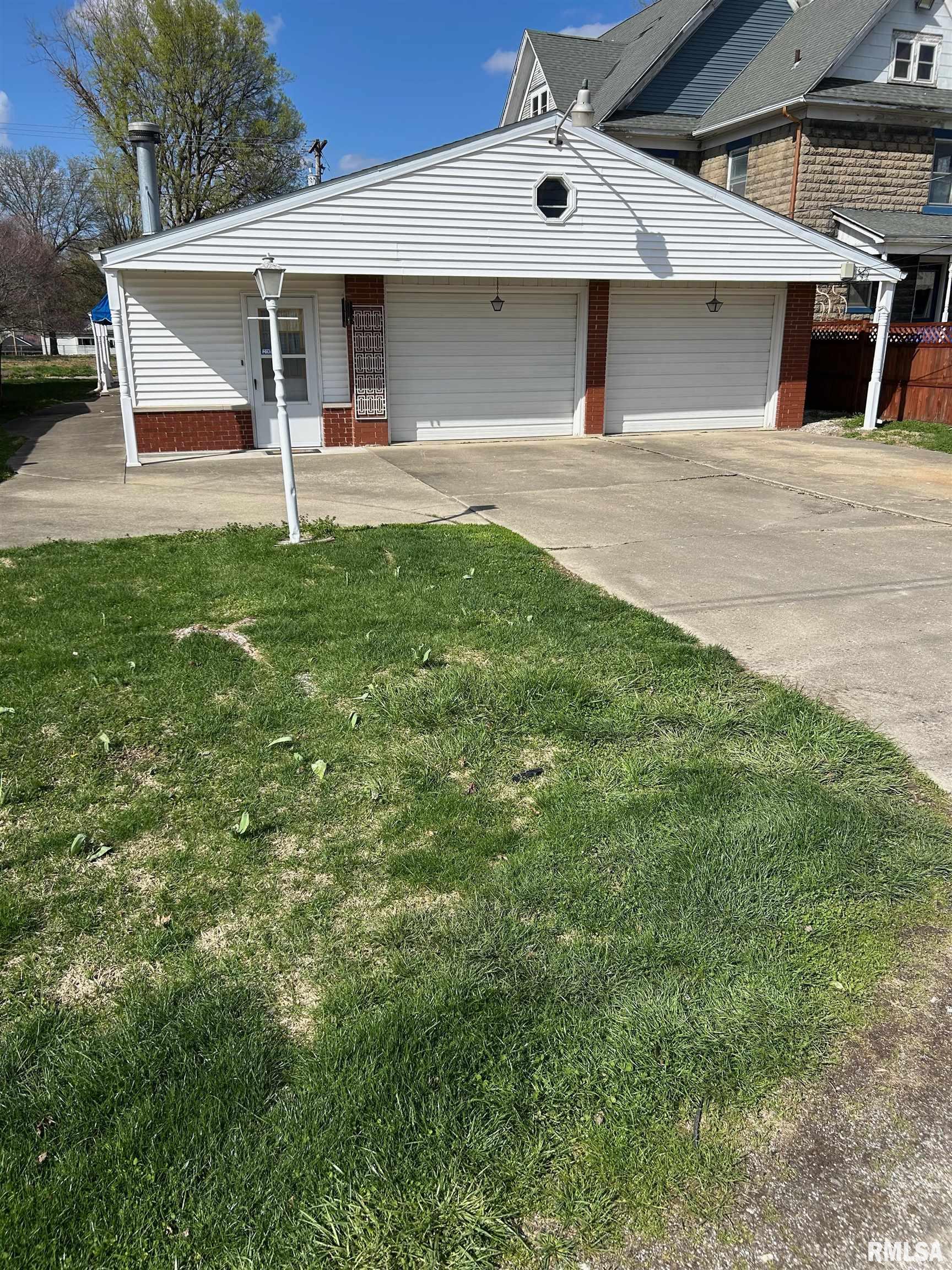 306 East Poplar Street Taylorville, IL 62568 - Photo 4 of 63