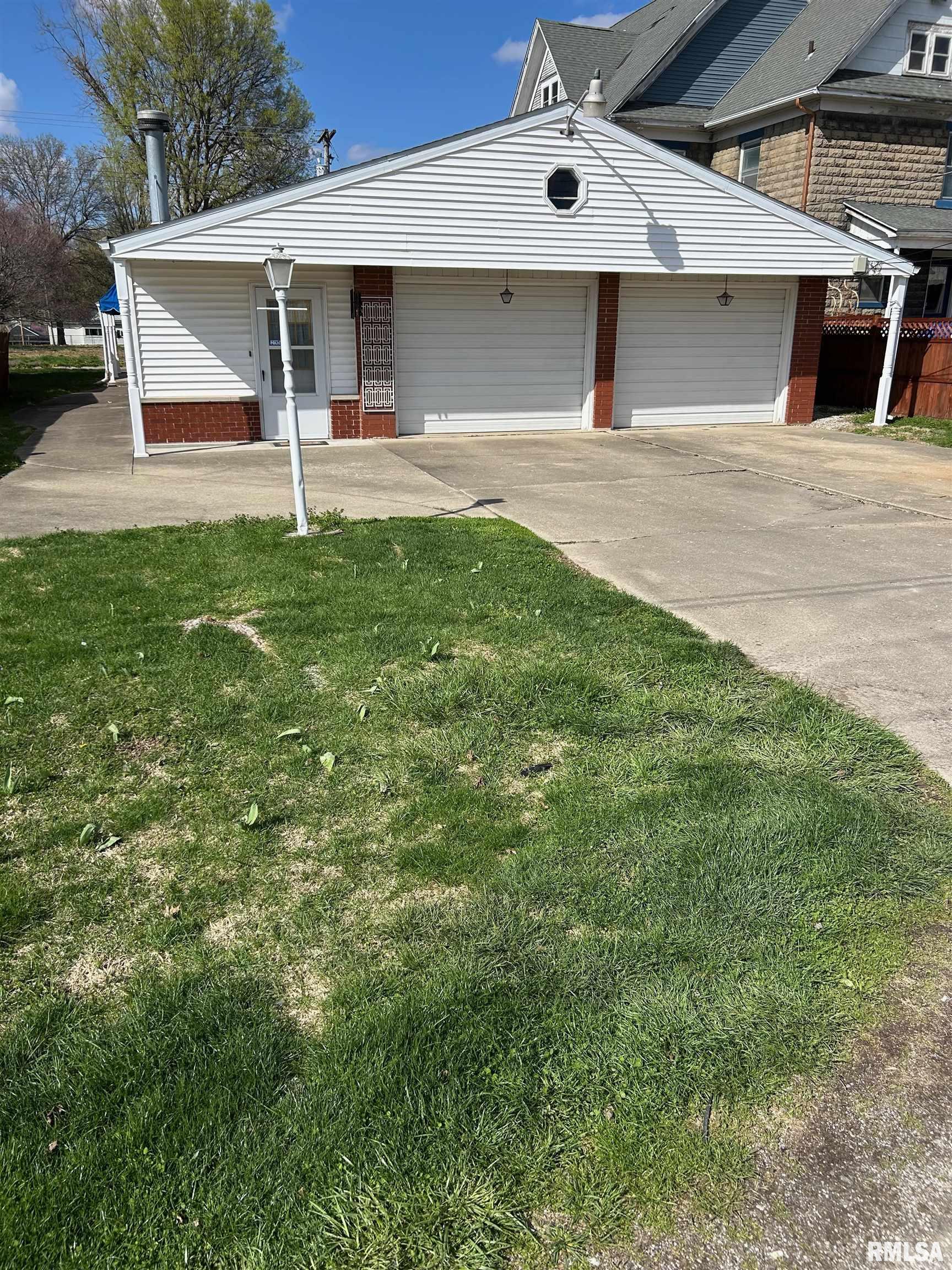 306 East Poplar Street Taylorville, IL 62568 - Photo 5 of 63