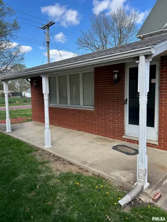 $160,000 | 306 East Poplar Street, Taylorville, IL 62568