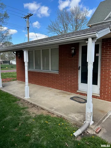 $160,000 | 306 East Poplar Street, Taylorville, IL 62568