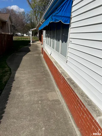 $160,000 | 306 East Poplar Street, Taylorville, IL 62568