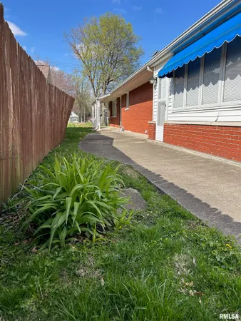 $160,000 | 306 East Poplar Street, Taylorville, IL 62568