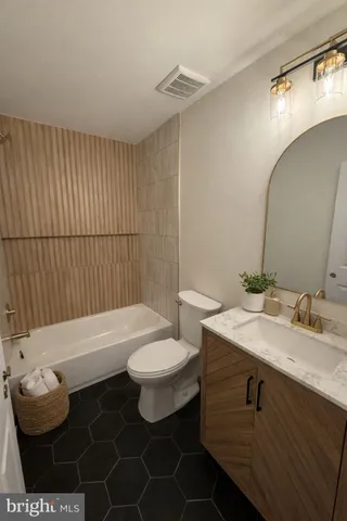 $479,999 | 916 Gilder Drive, New Castle, DE 19720