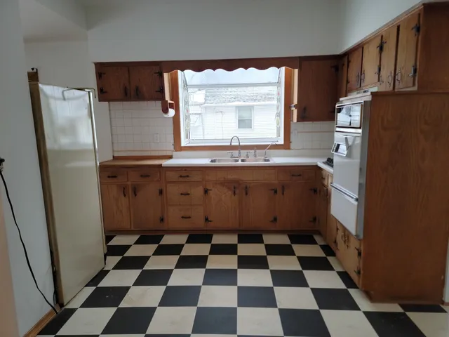 $180,000 | 63 West Richton Road, Steger, IL 60475