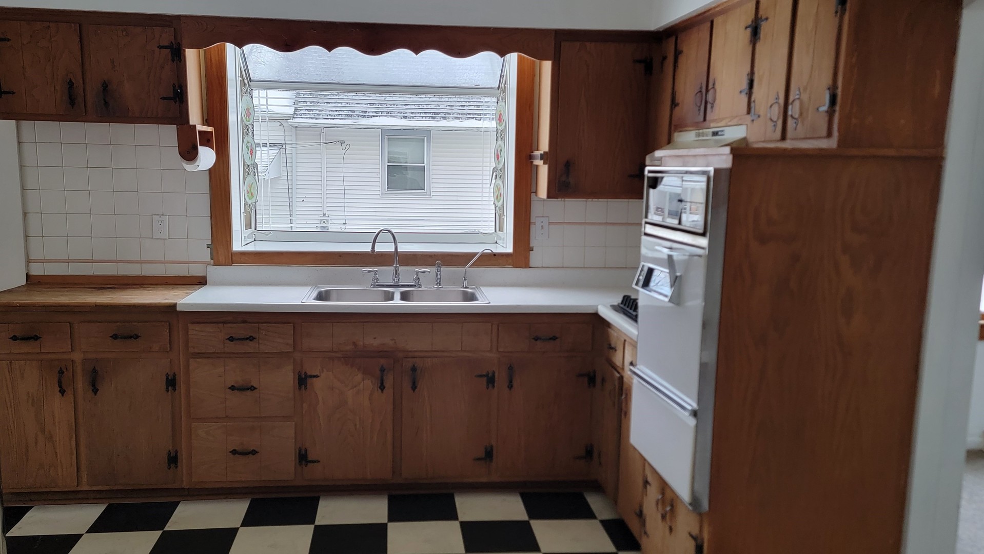 63 West Richton Road Steger, IL 60475 - Photo 10 of 48 a bathroom with a sink a mirror and a toilet