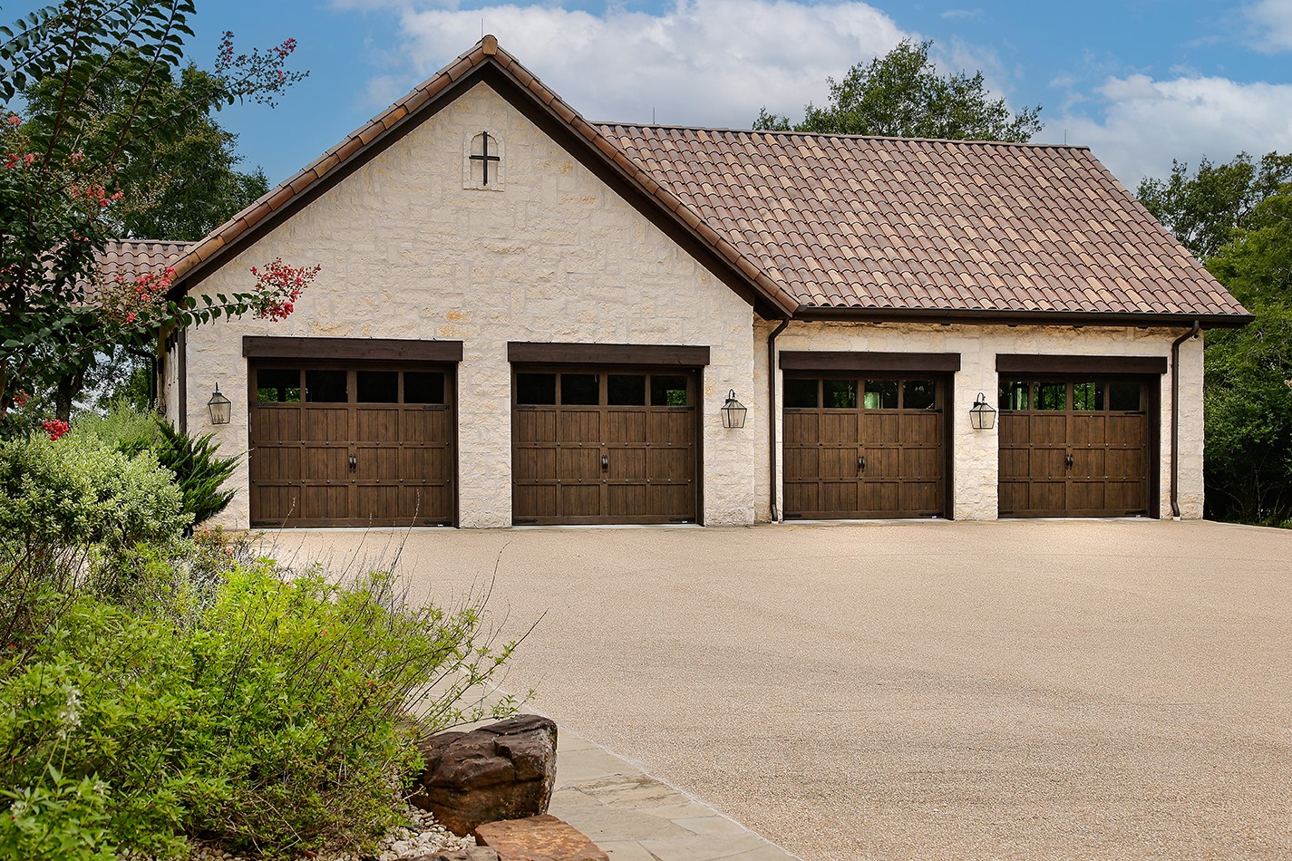 40693 Center Hill Road Hempstead, TX 77445 - Photo 4 of 50 a front view of a house with a yard
