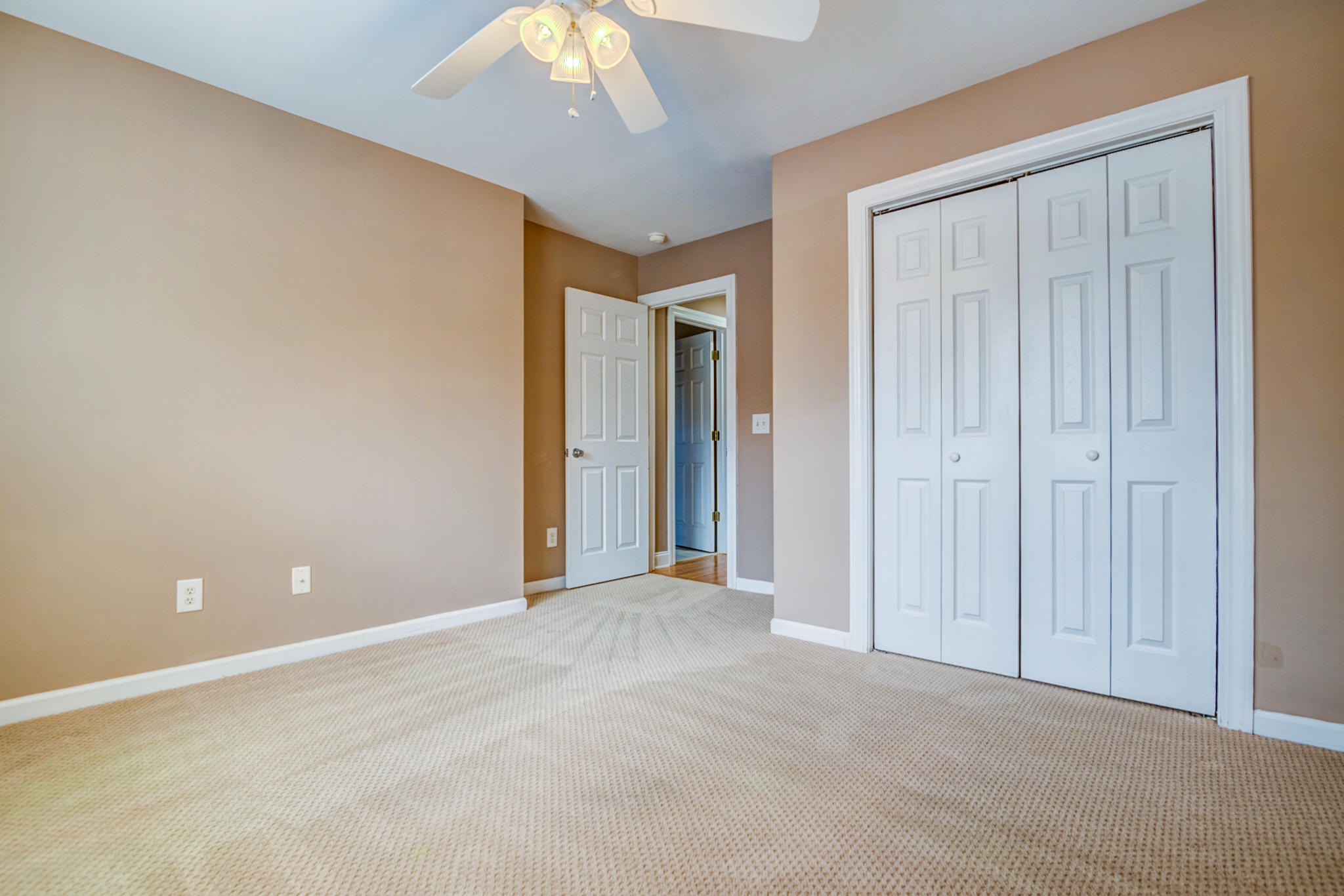 1301 Woodlock Road Mount Pleasant, SC 29464 - Photo 17 of 22 Guest Room 3