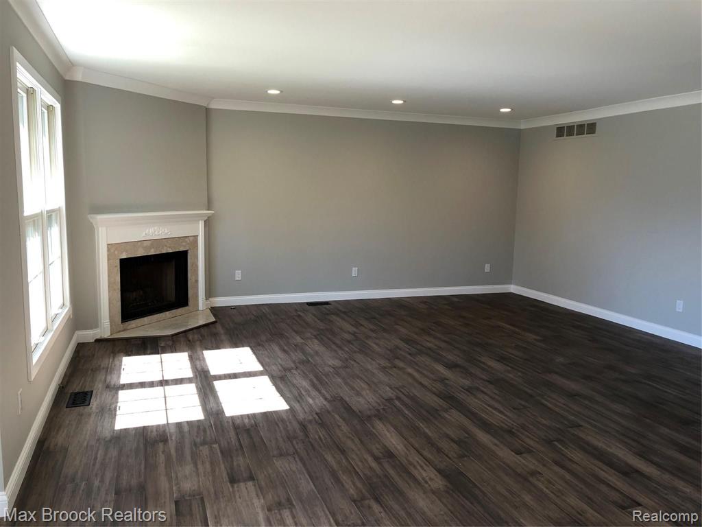 6455 Noble Road West Bloomfield, MI 48322 - Photo 11 of 44