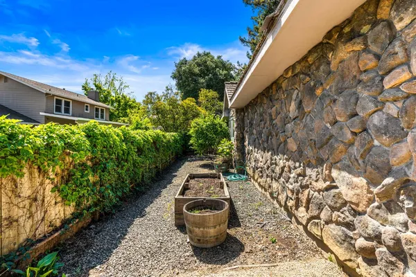 $4,800 | 6578 Oak Leaf Court, Yountville, CA 94599