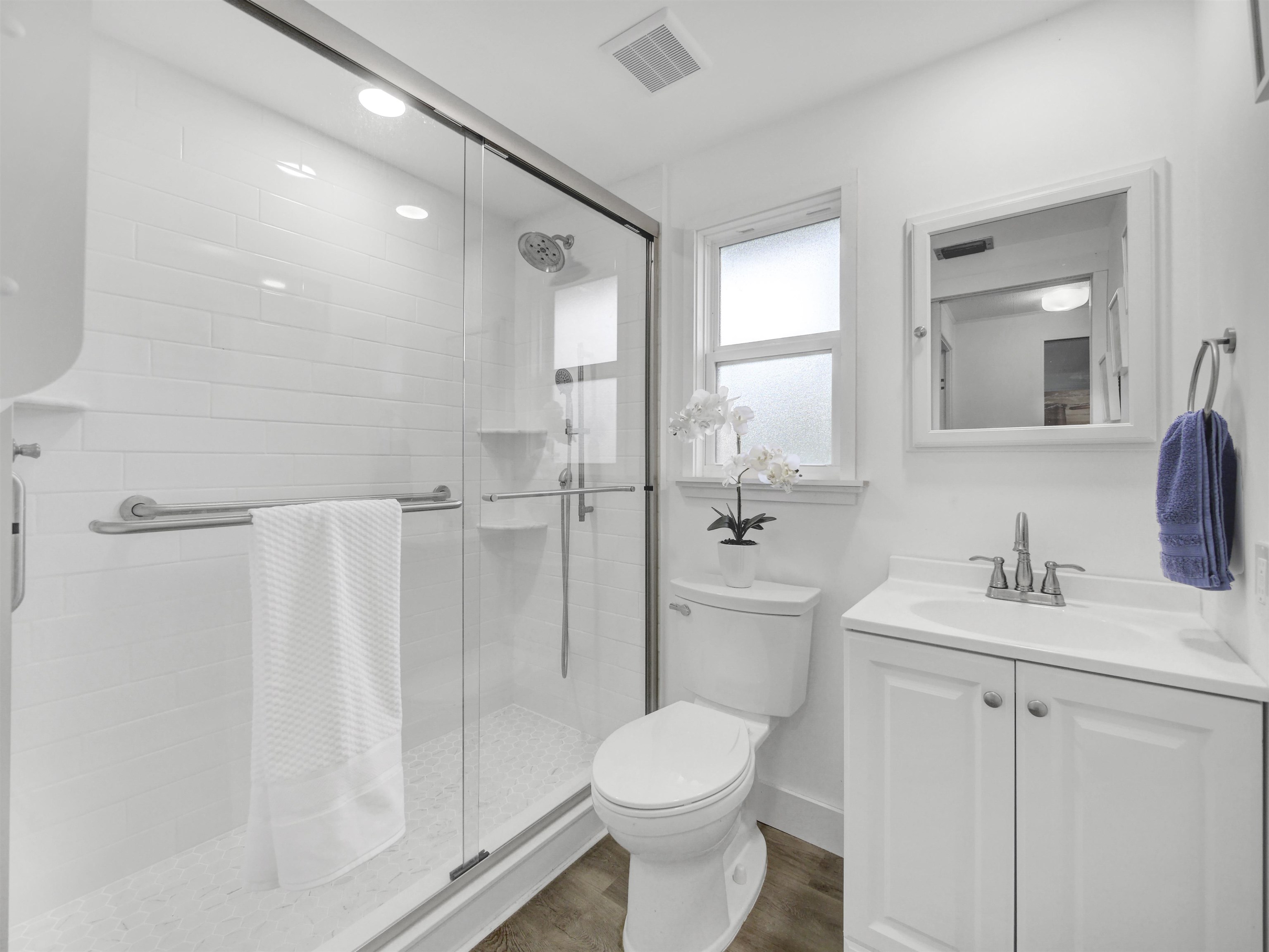 879 Palermo Road St. Augustine, FL 32086 - Photo 14 of 38 a bathroom with a sink toilet and shower