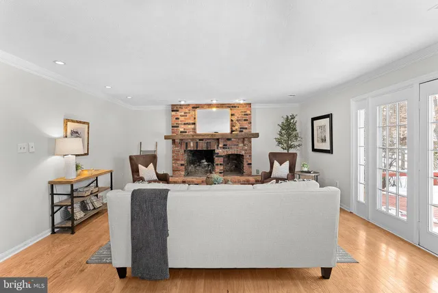 $900,000 | 45 Carrollton Road, Sterling, VA 20165