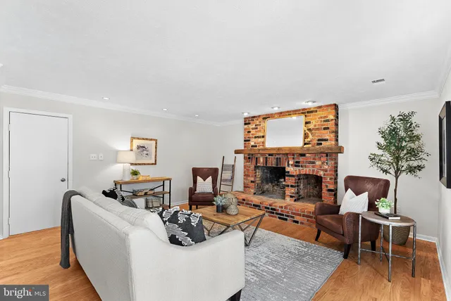 $900,000 | 45 Carrollton Road, Sterling, VA 20165