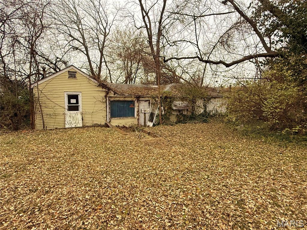 6237 Garfield Avenue Berkeley, MO 63134 - Photo 1 of 4