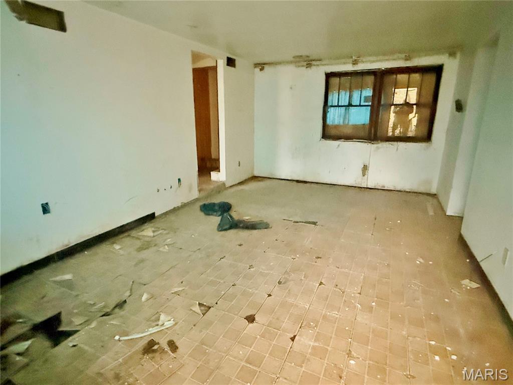 6237 Garfield Avenue Berkeley, MO 63134 - Photo 2 of 4