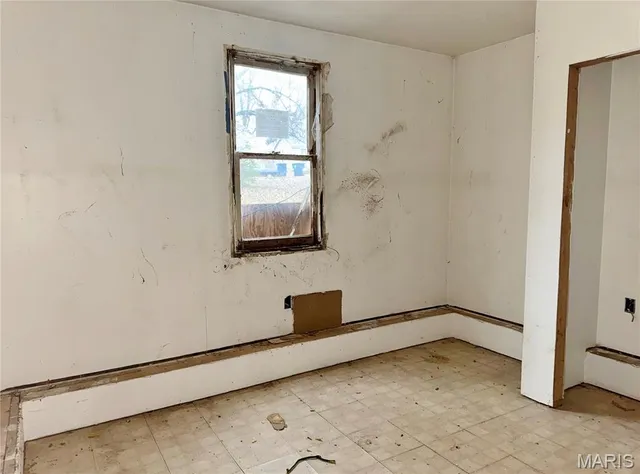 $49,000 | 6237 Garfield Avenue, Berkeley, MO 63134