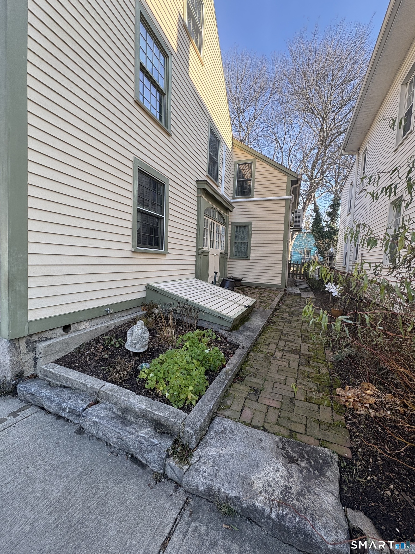 7 Coit Street, Unit 2 New London, CT 06320 - Photo 2 of 19