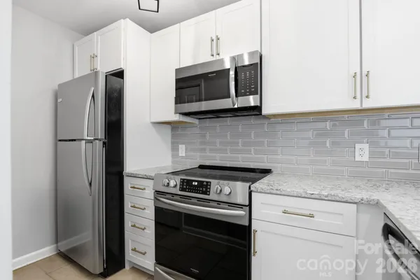 $535,000 | 18009 Kings Point Drive, Unit R, Cornelius, NC 28031
