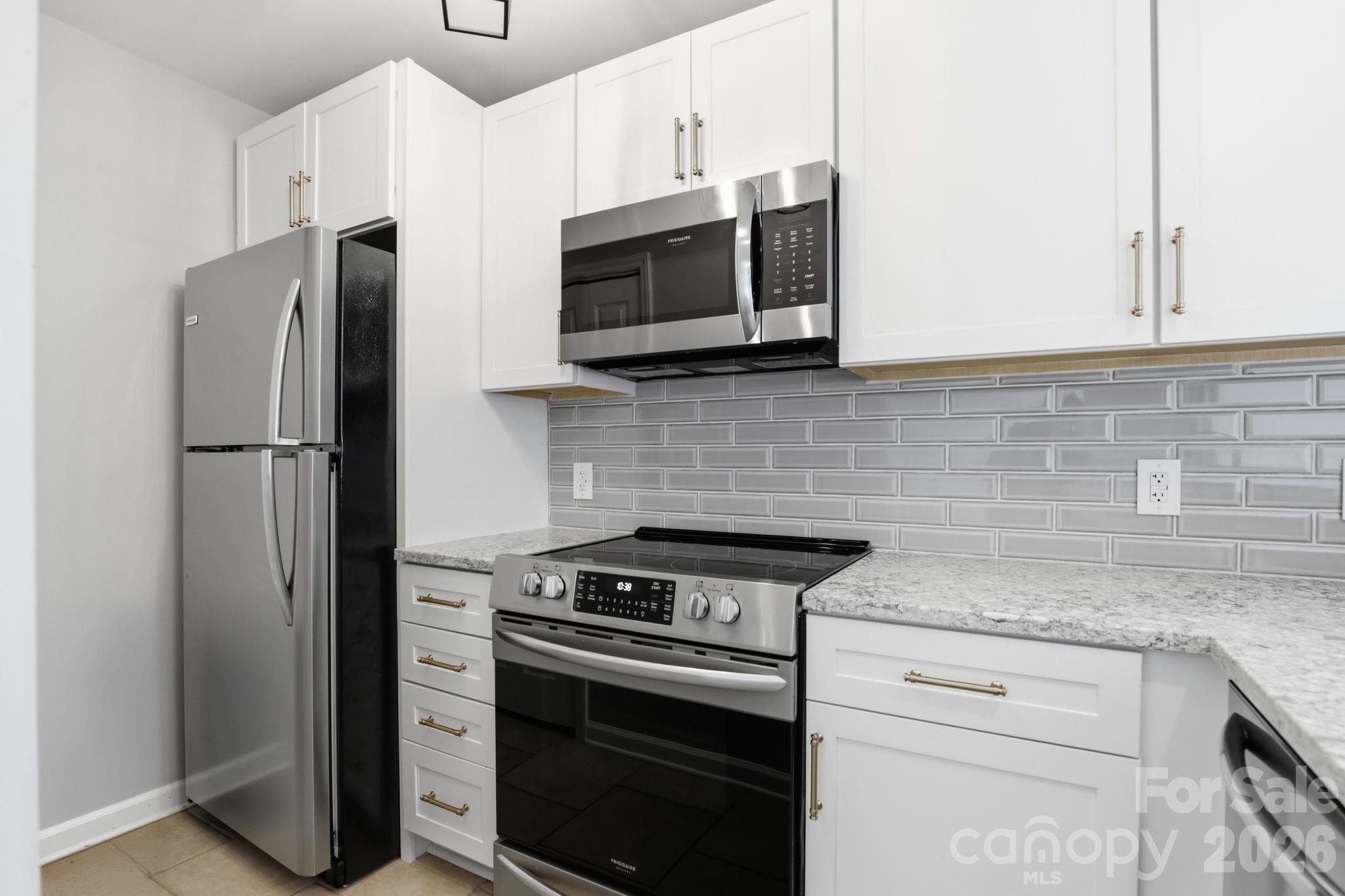 18009 Kings Point Drive, Unit R Cornelius, NC 28031 - Photo 3 of 34