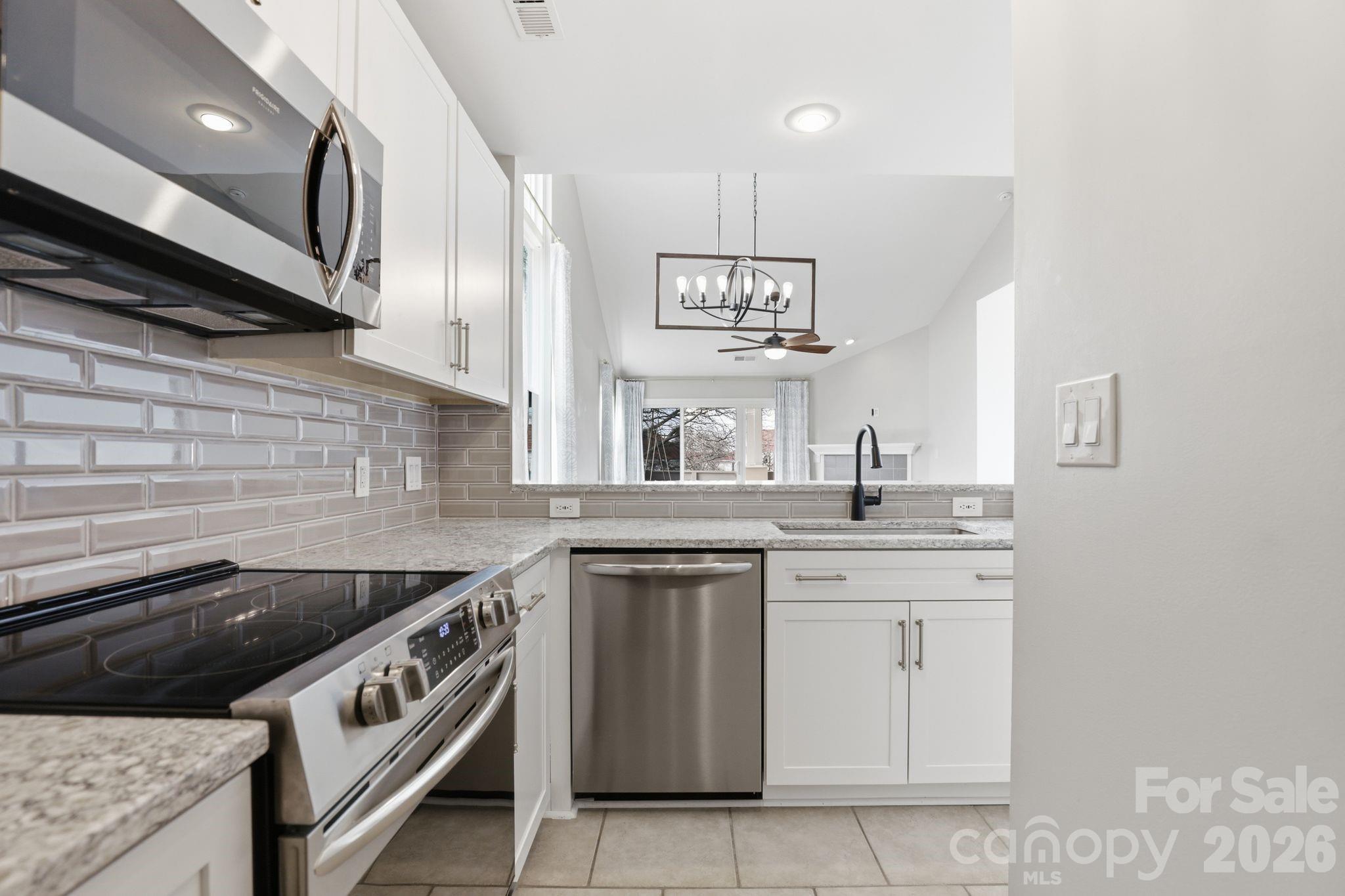 18009 Kings Point Drive, Unit R Cornelius, NC 28031 - Photo 4 of 34