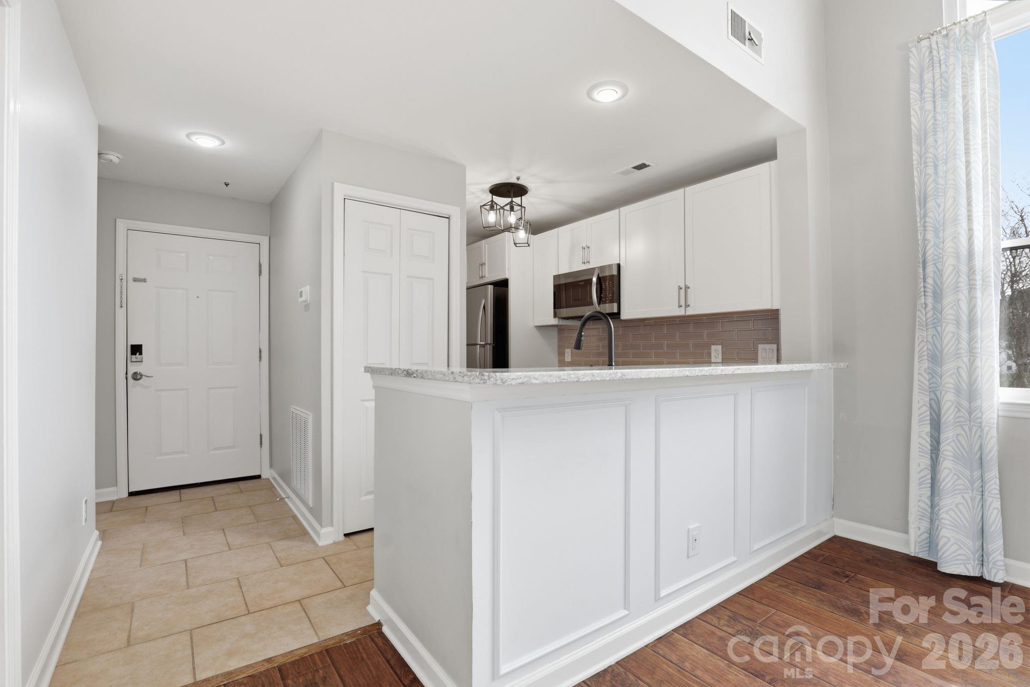 18009 Kings Point Drive, Unit R Cornelius, NC 28031 - Photo 5 of 34