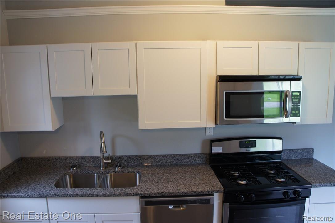 1145 Beta Road Walled Lake, MI 48390 - Photo 5 of 21 DSC04050.JPG