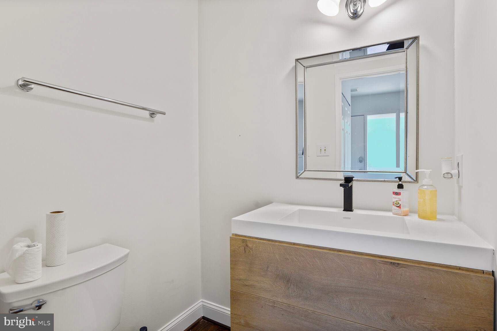 2412 Southgate Square Reston, VA 20191 - Photo 13 of 34 a bathroom with a sink and a mirror