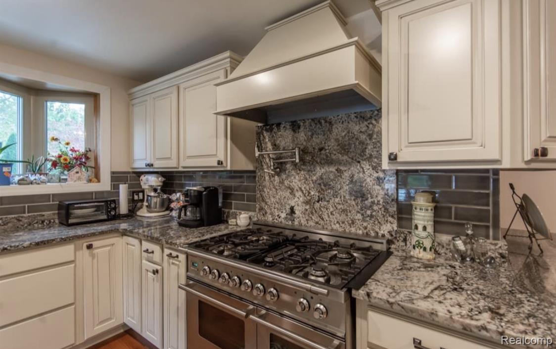 18850 Hannan Road New Boston, MI 48164 - Photo 3 of 30 Gallery Image 3