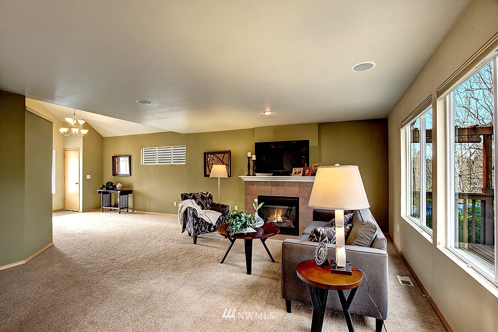 2327 194th Street Southeast Bothell, WA 98012 - Photo 4 of 18 Gallery Image 4