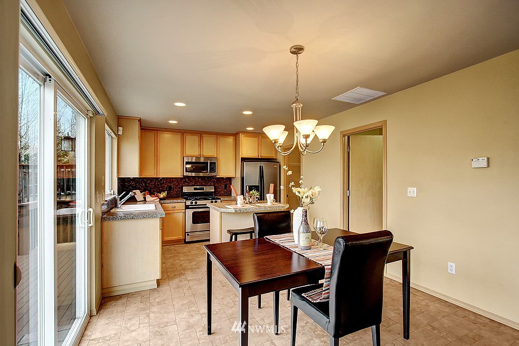 2327 194th Street Southeast Bothell, WA 98012 - Photo 6 of 18 Gallery Image 6