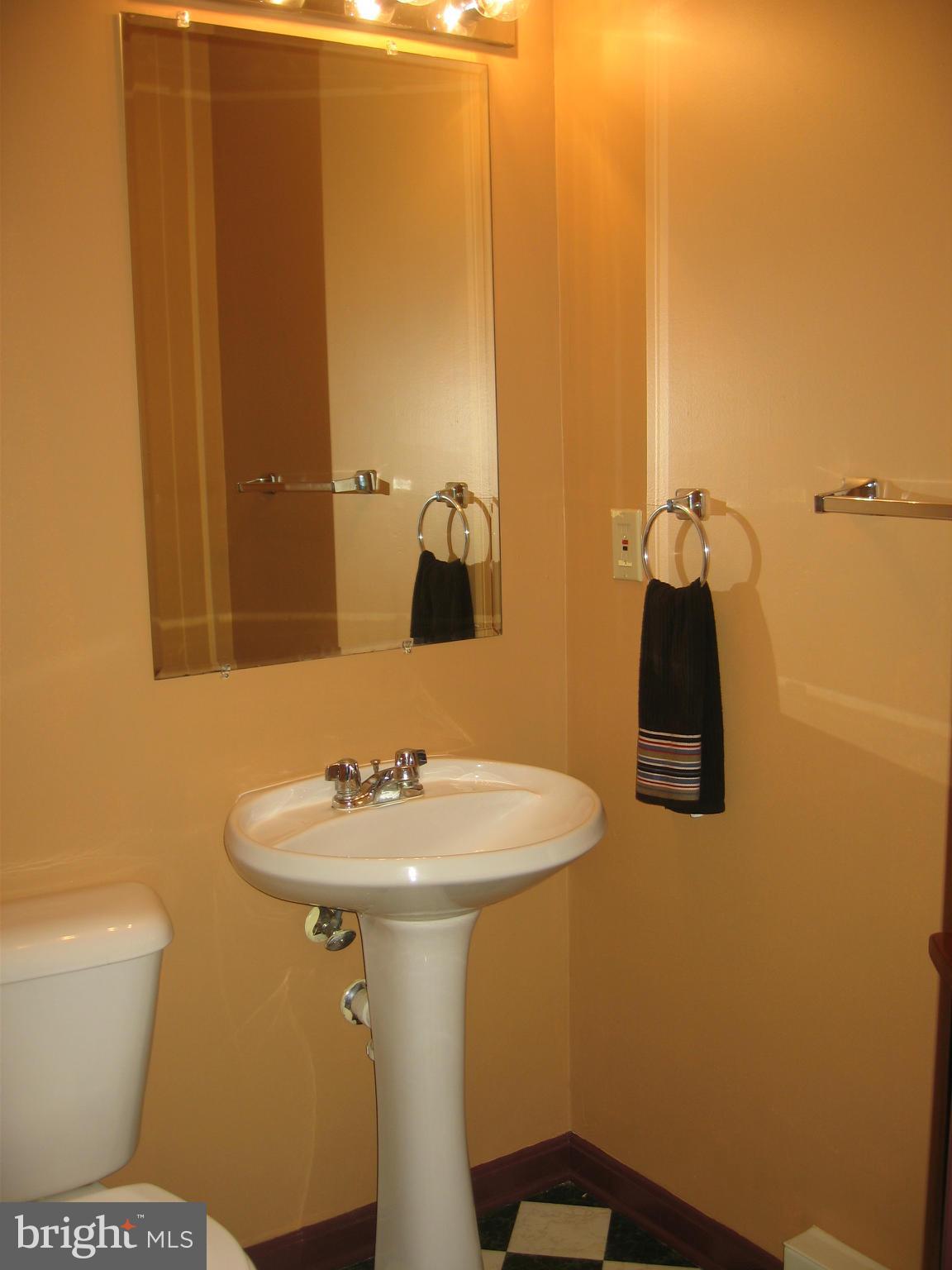 109 Co Rte 12/1 Shepherdstown, WV 25443 - Photo 11 of 16 Bath