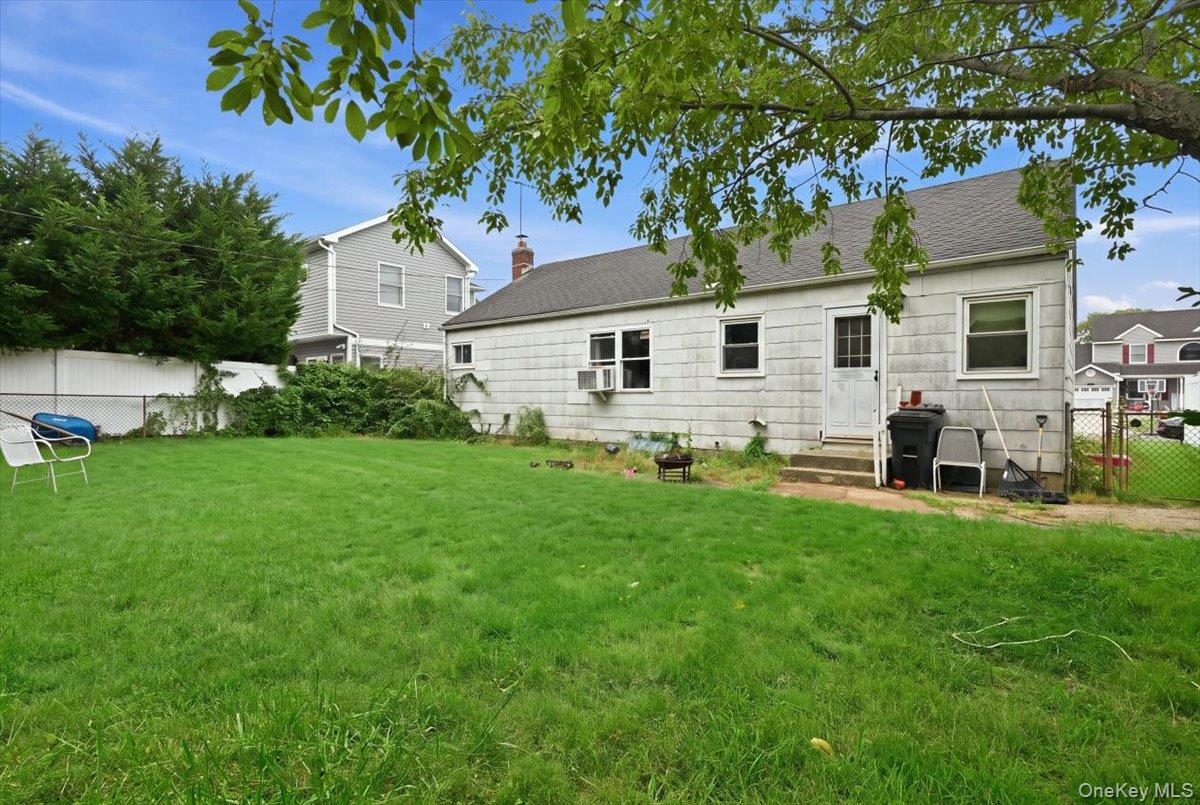 1095 Huckleberry Road Bellmore, NY 11710 - Photo 23 of 23 Gallery Image 23